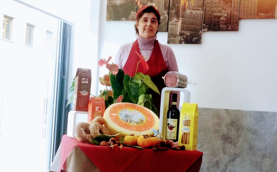 Barista si reinventa l’attività ampliandola a bottega di vicinato