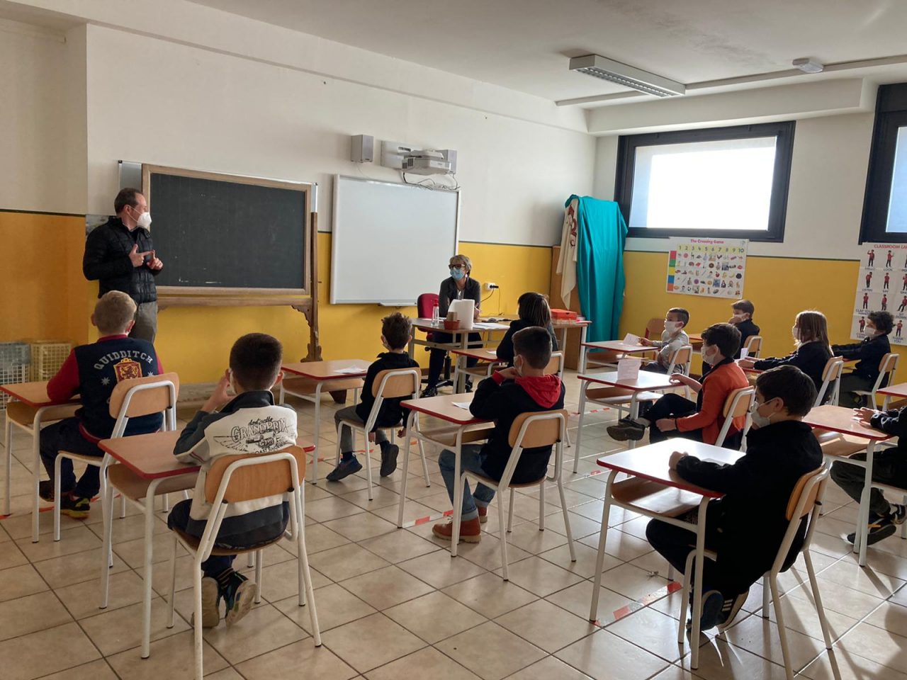 Il sindaco spiega ai bimbi come funziona il Comune