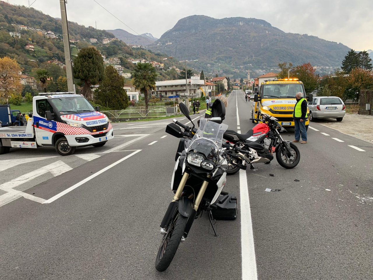 Scontro tra motociclette, donna grave in ospedale