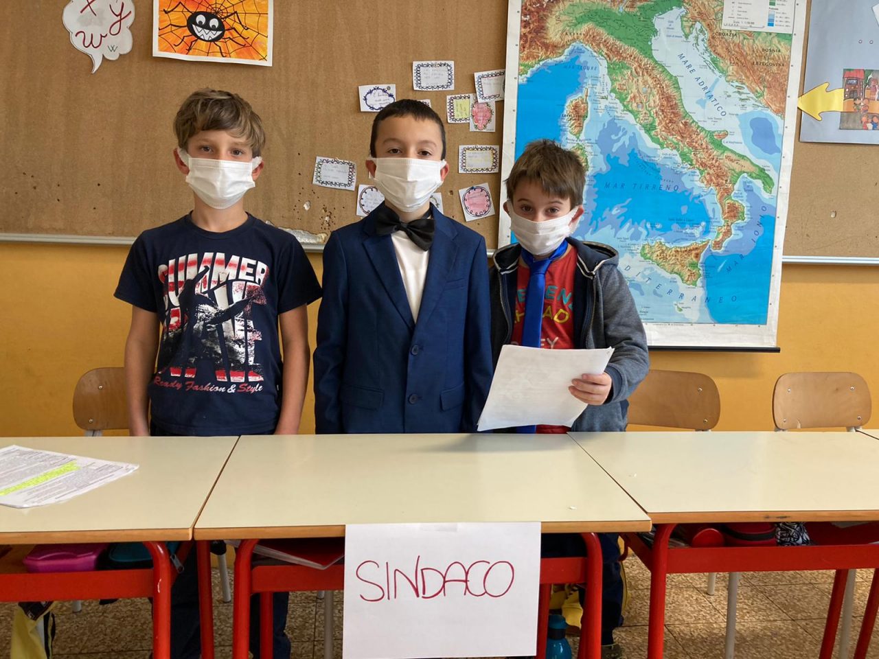 Il consiglio comunale si è trasferito a scuola