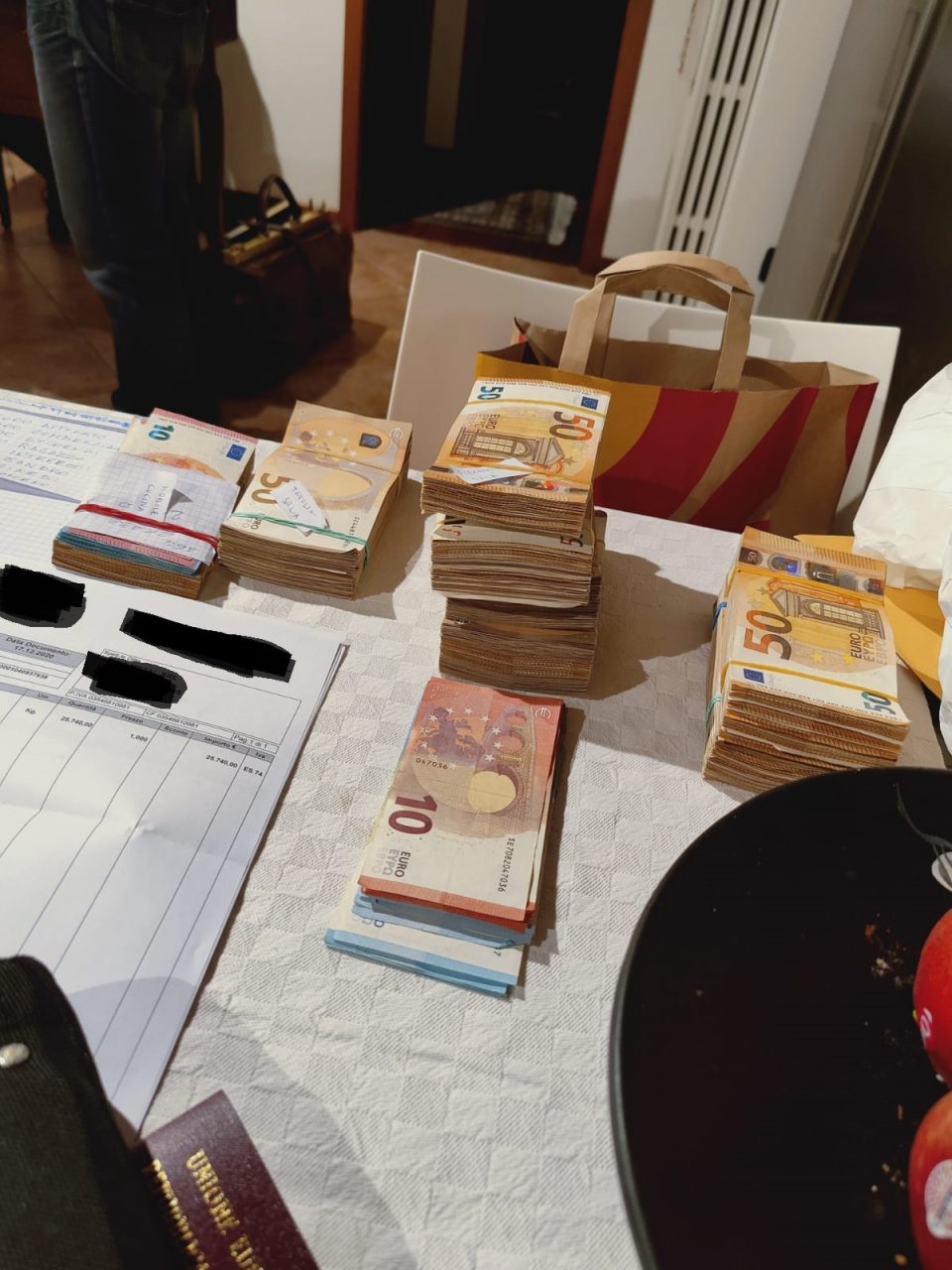 Guardia di Finanza di Sondrio: scoperte fatture false per 50 milioni, 8 arresti