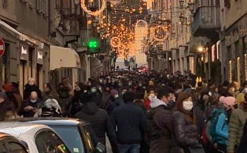 Natale al tempo del Covid, in arrivo una nuova stretta