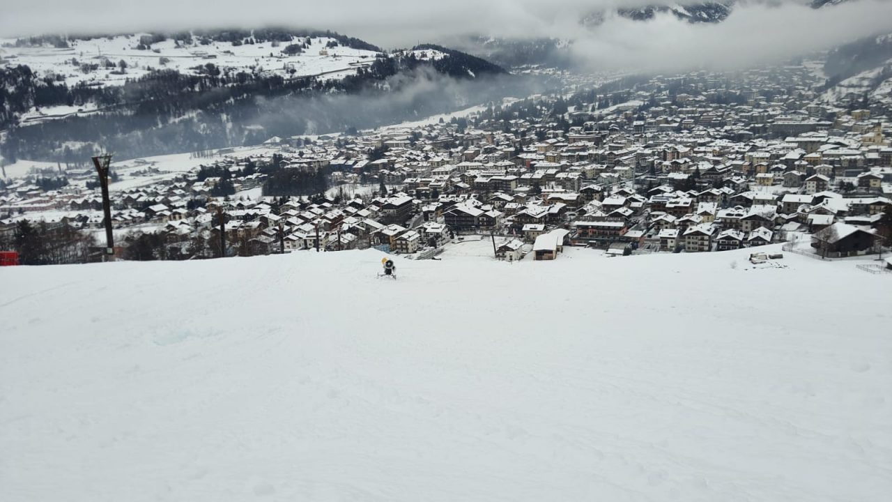 Sci fermo fino al 15 febbraio, giovedì si discutono i ristori