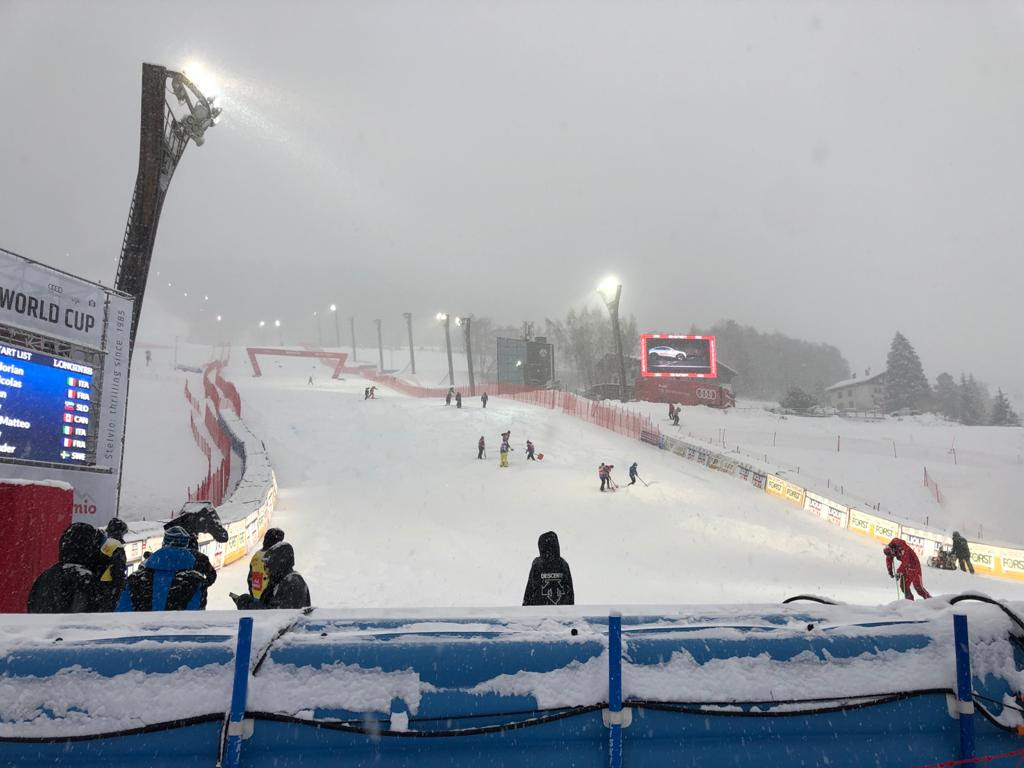 La nevicata ha costretto al rinvio del superG di Coppa del Mondo