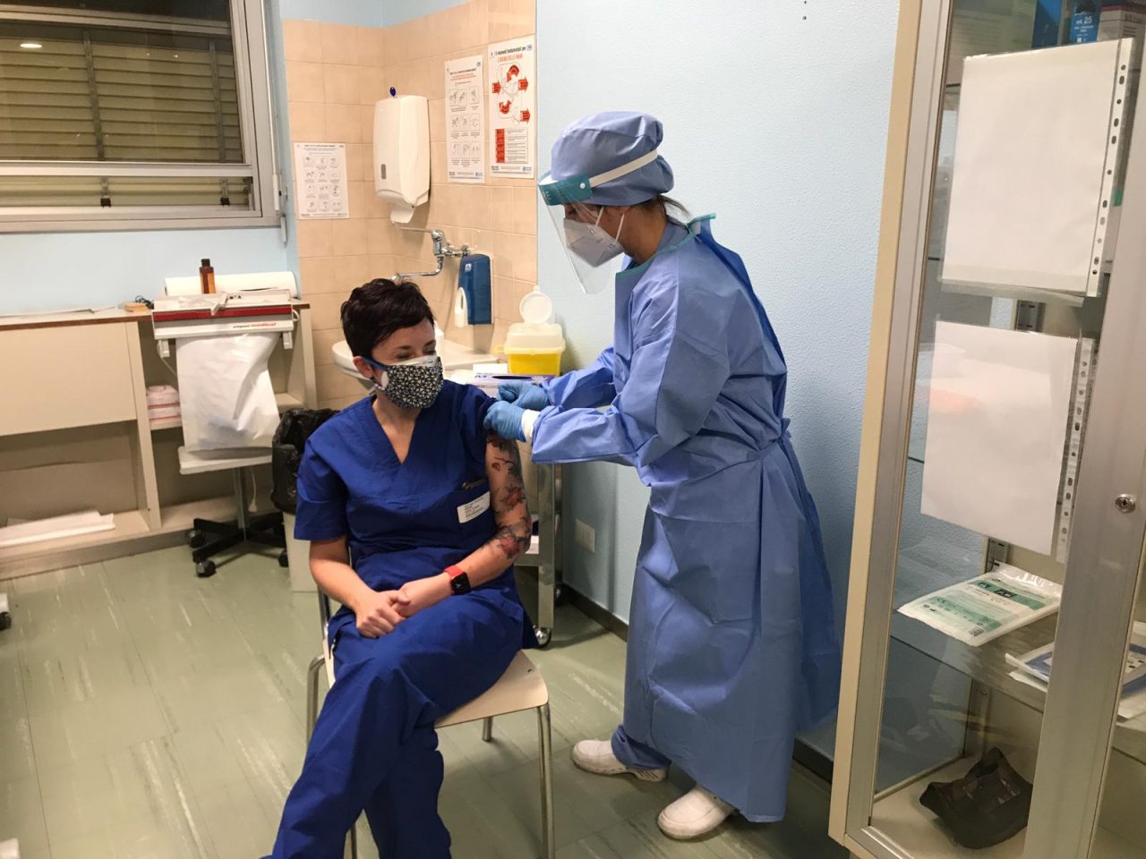 Vaccinazioni Covid: via libera in Lombardia alla terza dose per sanitari e volontari. Vaccino insieme all’antinfluenzale