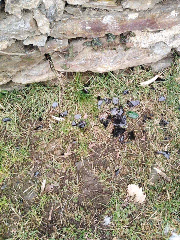Vetri e degrado nell’area per i cani del Comune