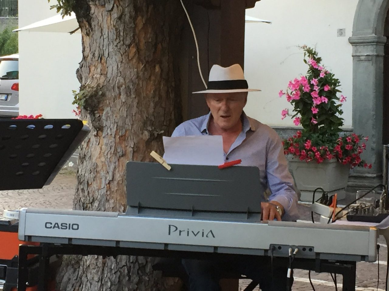 Chicco Cotelli suona per scacciare i fantasmi del covid
