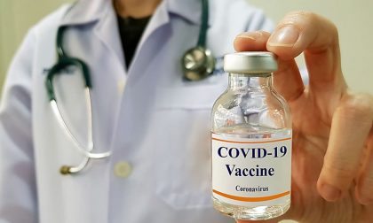 Vaccini anti covid, al via le prenotazioni per i cittadini di età compresa tra i 55 e i 59 anni
