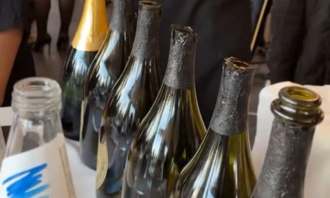 In centinaia e senza mascherina, party di Capodanno “proibito” in hotel di lusso