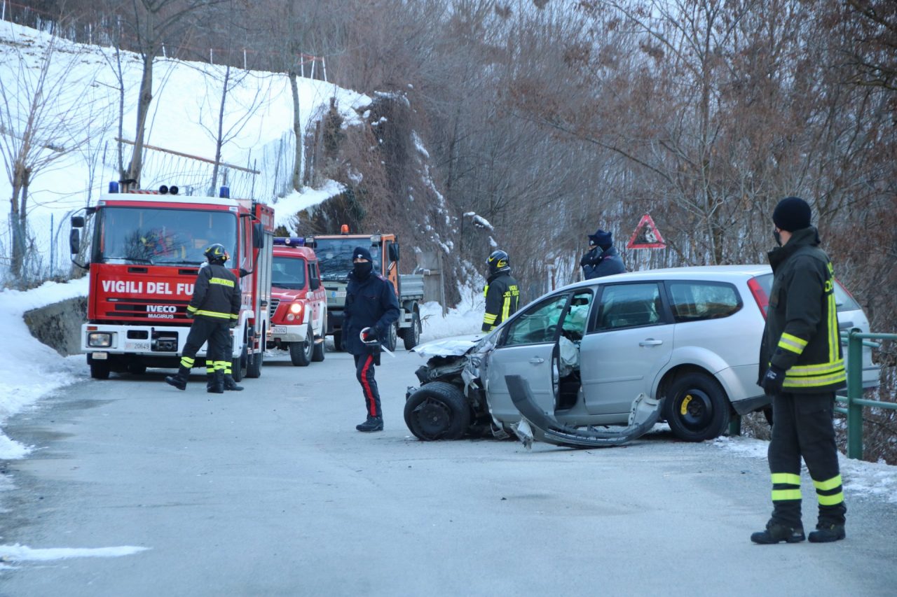 Incidente stradale, due in ospedale – FOTO