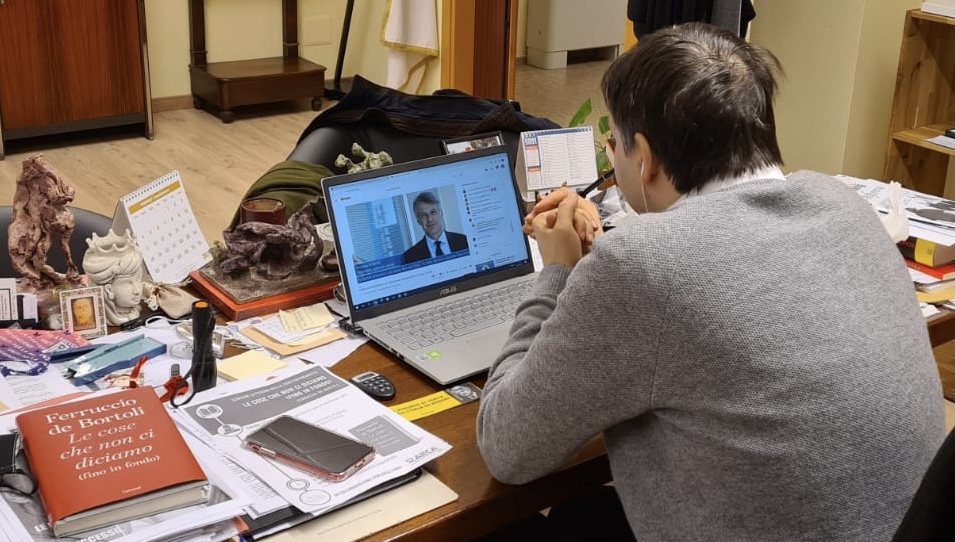 De Bortoli presenta il suo libro alle scuole valtellinesi: «Dobbiamo puntare sulla formazione continua»
