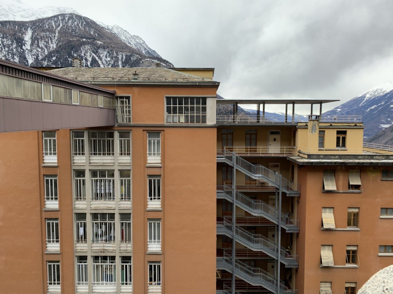 Covid-19, scendono a 66 i ricoverati: chiuso uno dei reparti
