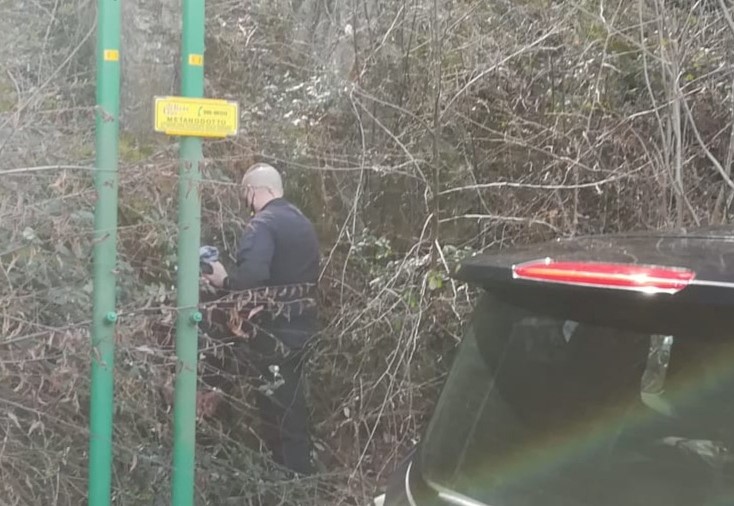 Trovato con la cocaina, finisce in manette dopo la fuga nei campi