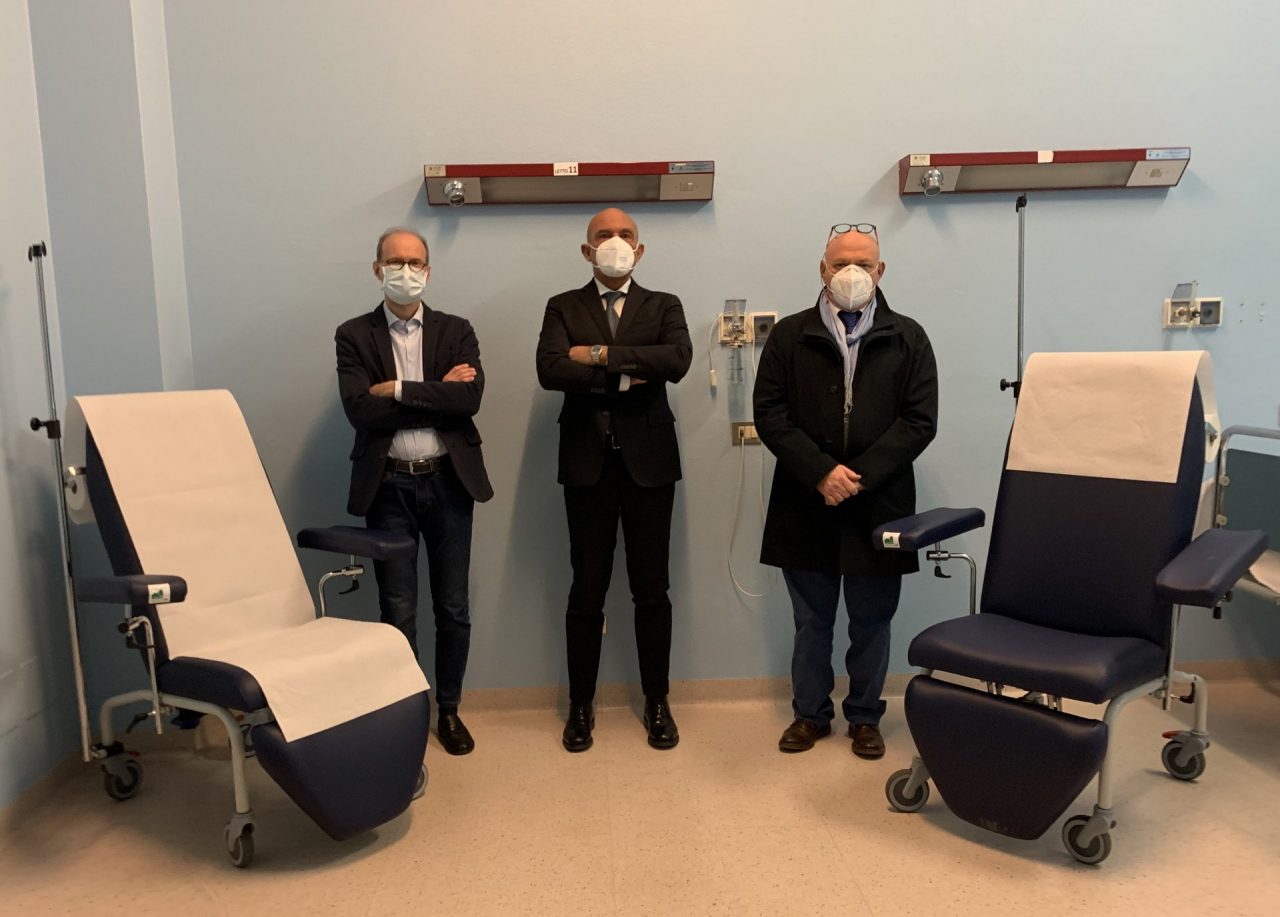 Pro Valtellina dona 40 poltrone mediche per la vaccinazione massiva