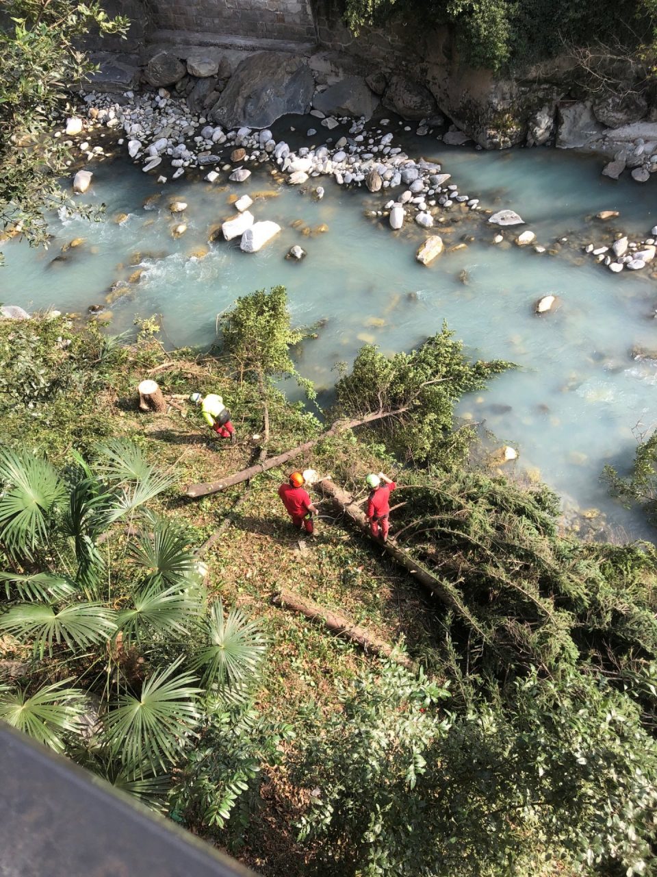 Il video dell’elicottero in azione in pieno centro a Chiavenna