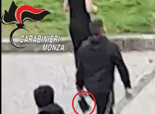 Le immagini della maxi rissa in Brianza tra bande armate di machete e mazza da baseball