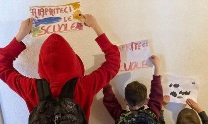 Covid: i genitori protestano e scrivono al Garante chiedendo il ripristino della scuola in presenza