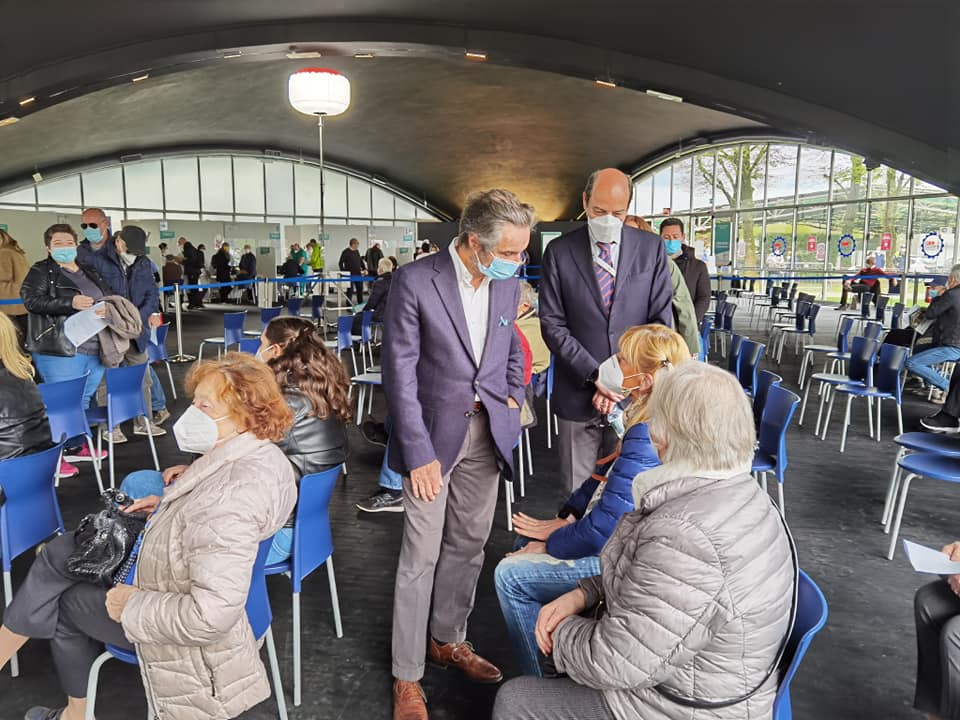 Covid, Fontana: “I numeri sono da zona gialla”
