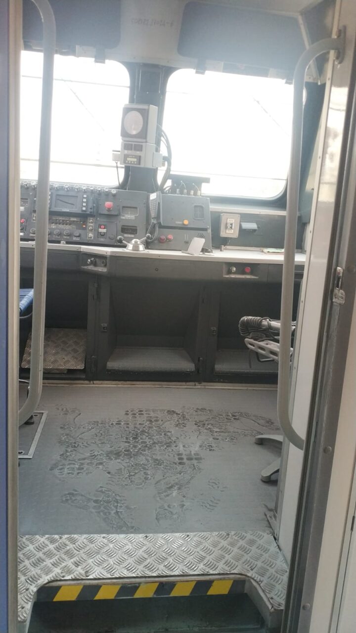 Delinquenti scatenati: un altro treno vandalizzato sulla linea Tirano-Milano