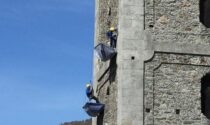 Sondrio: il video dei tecnici acrobatici che ristrutturano il campanile