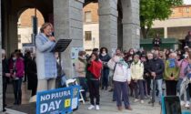 In 600 a cantare “la pandemia è una fesseria”, a Bergamo il "No paura day"