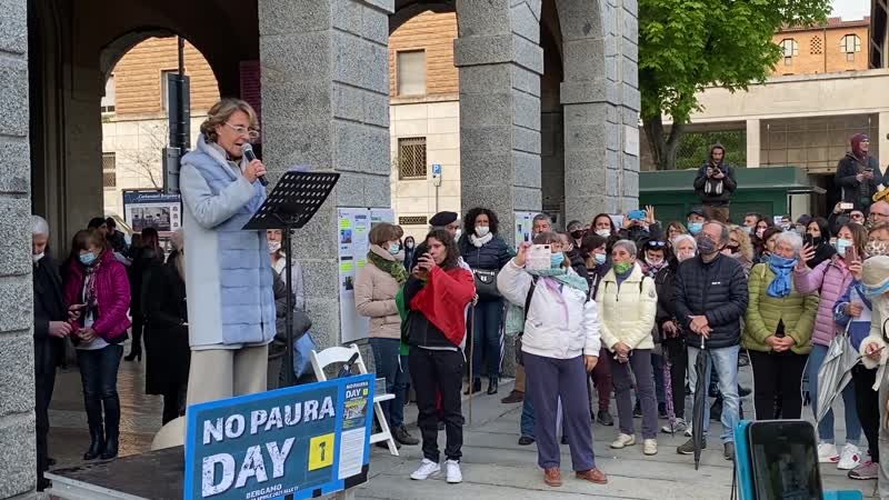 In 600 a cantare “la pandemia è una fesseria”, a Bergamo il “No paura day”
