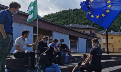 Giovani in piazza per discutere sull'Europa