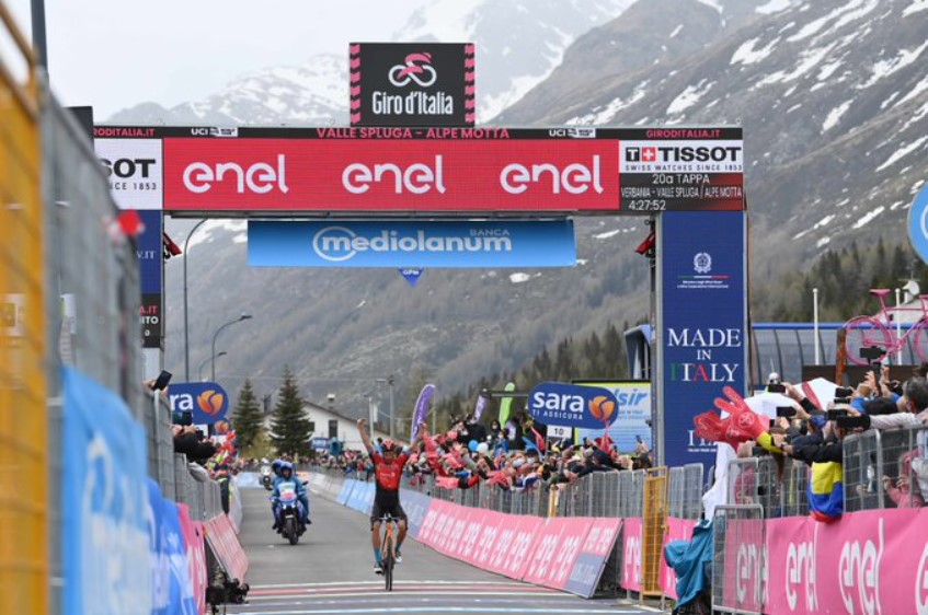 Giro d’Italia: Caruso vince sull’Alpe Motta