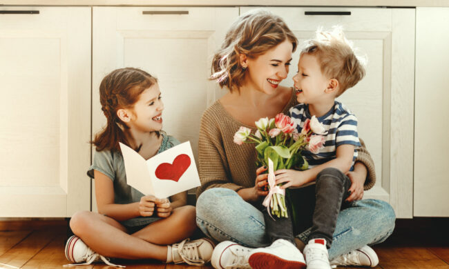 Fai gli auguri alla tua mamma: sabato 8 maggio i messaggi sulle pagine di Centro Valle