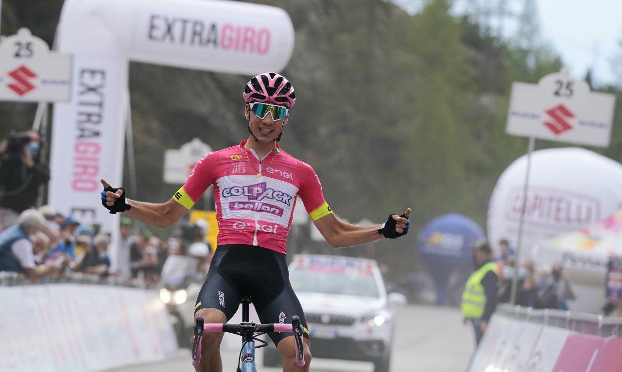 Giro d’Italia Under 23, Juan Ayuso trionfa in rosa a Campo Moro