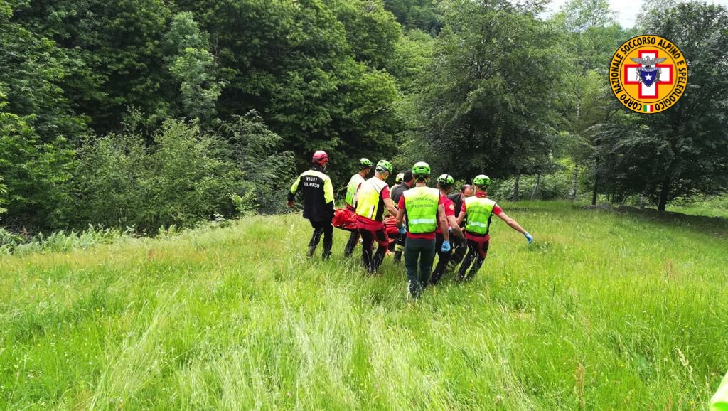 Cade con la moto da trial, elisoccorso in azione per un 37enne