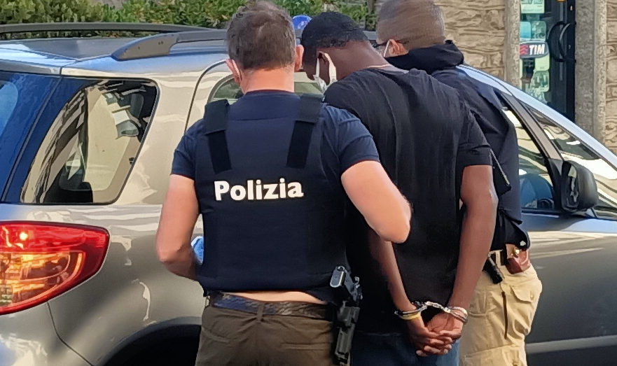 Blitz antidroga all’alba, in manette una gang di spacciatori