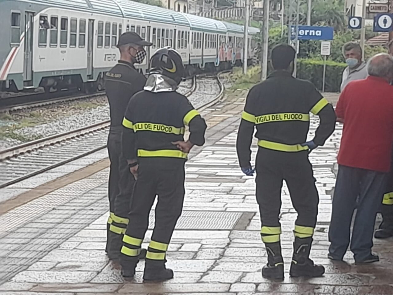 Ragazza investita e uccisa dal treno sulla Lecco-Tirano