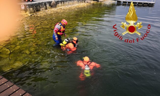 Turista annega nel lago dopo tuffo dal pontile