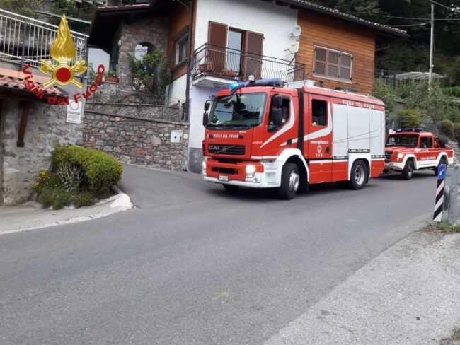 Sasso si stacca dalla montagna e colpisce un’auto con a bordo tre ragazze