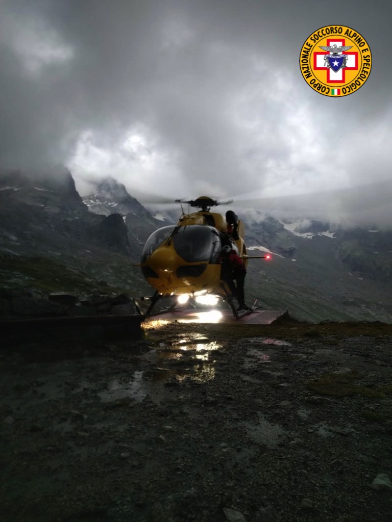 Cade un pezzo di roccia e rimane ferita, scalatrice infortunata a 3350m di quota