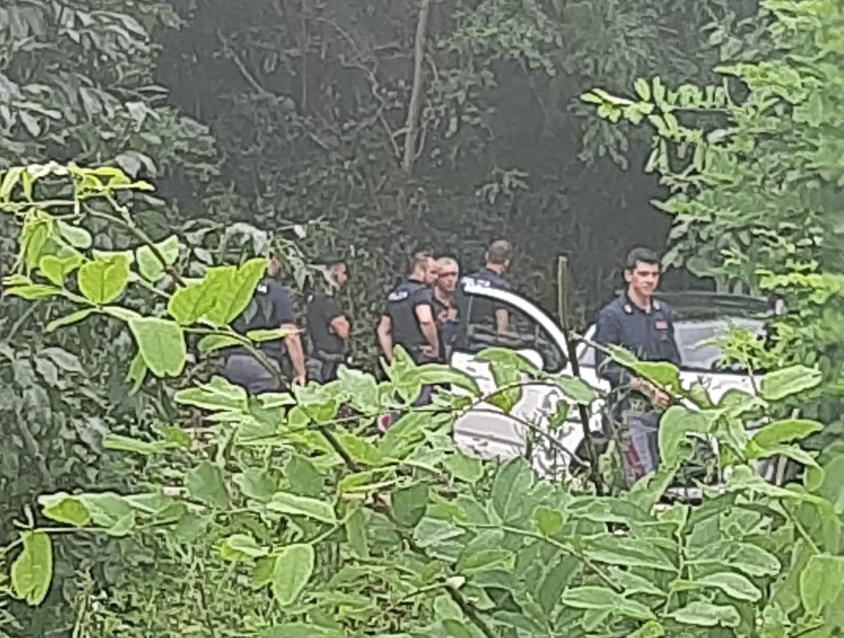 Cadavere di un uomo in una piazzola della Statale 36