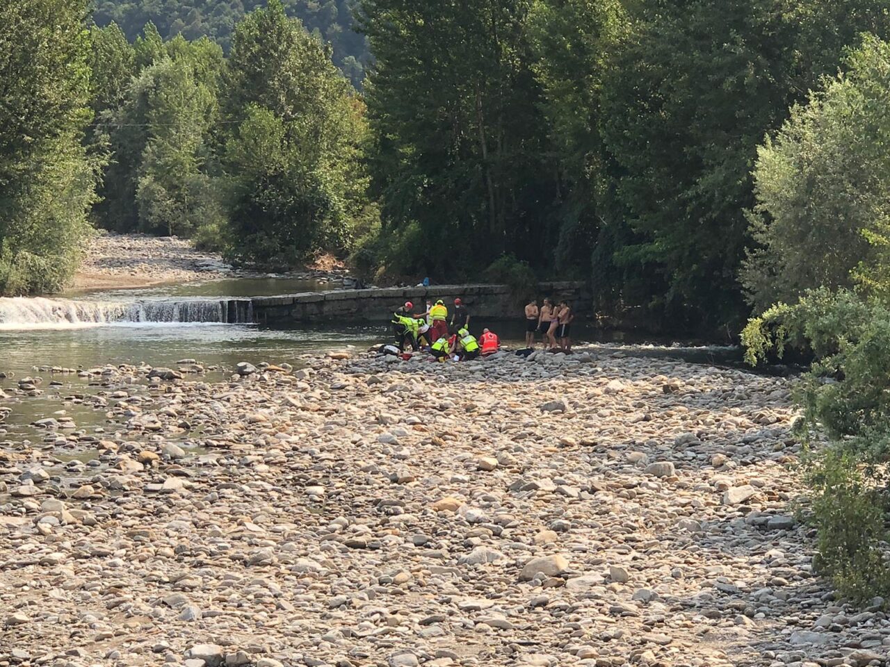 Si sentono male nel torrente, paura per due ragazze