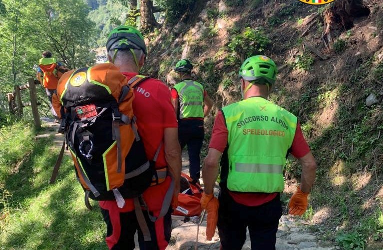 Ciclista infortunato nella Valle Delle Streghe, interviene l’elicottero