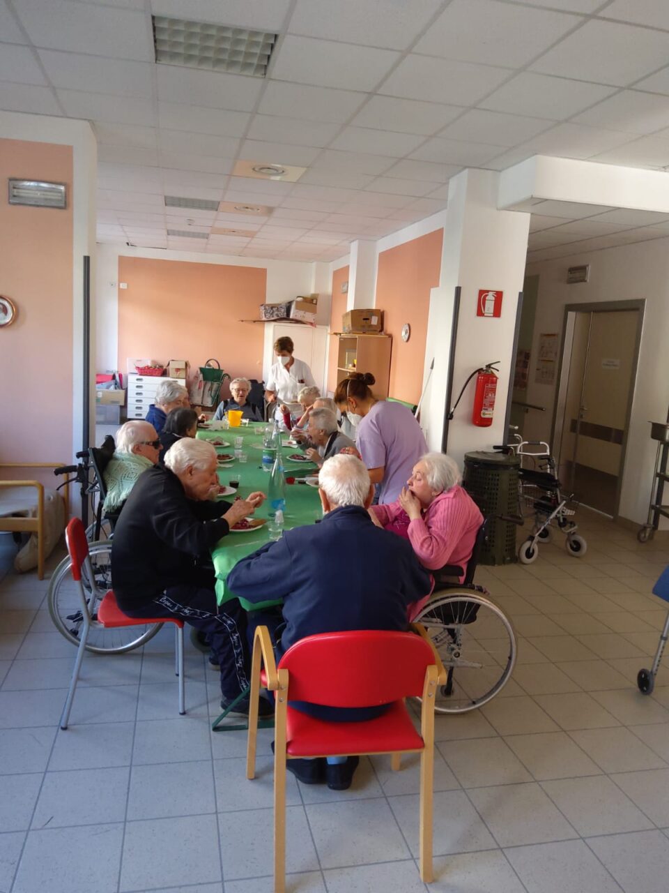 Casa di riposo, gli ospiti insieme agli Amici del furmentun