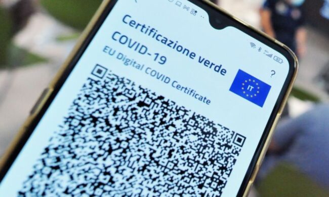 Green pass, si va verso l’obbligo per tutti i lavoratori