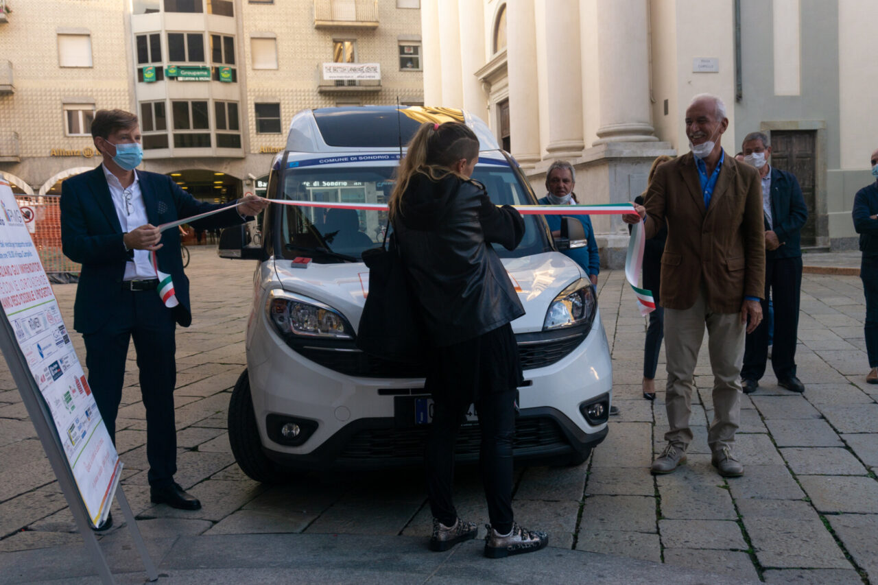 Sondrio: consegnato l’automezzo per il trasporto di anziani e disabili