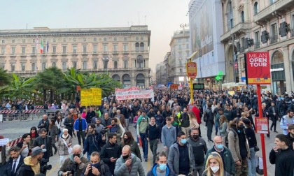 Perquisizione all'ideatore dei cortei No Green pass (che distribuiva anche certificati falsi)
