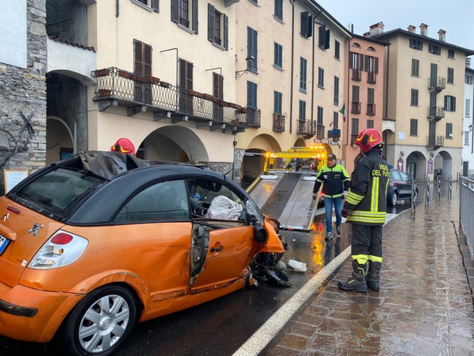 Scontro a Domaso, 22enne all’ospedale