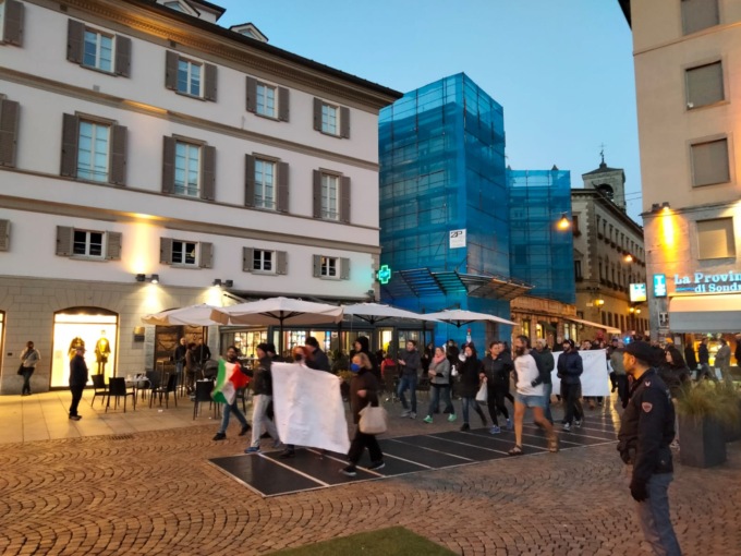 Manifestazione “No green pass” a Sondrio