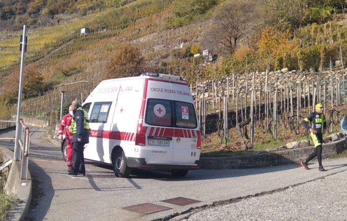 Cade dalle vigne, 45enne portata in ospedale con l’elicottero