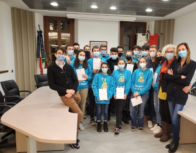 Costituzione consegnata ai ragazzi di 18 anni