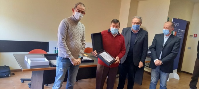 Attilio Speziale premiato per gli oltre 50 anni di giudice di atletica