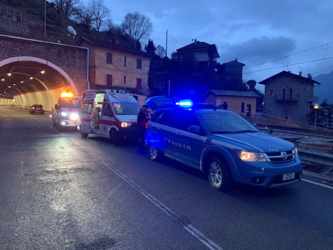 Tamponamento lungo la Statale 36 a Verceia, traffico in tilt