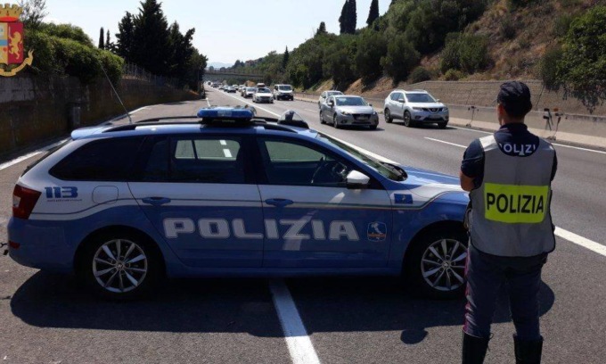 Protesta dei poliziotti davanti alla Prefettura: “Siamo senza risorse e senza organici”